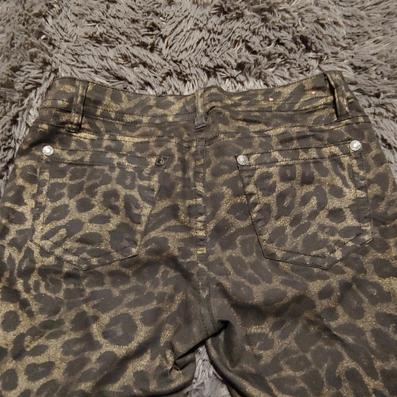 Junior's Wallflower pants gold and black leopard print - Picture 4 of 5